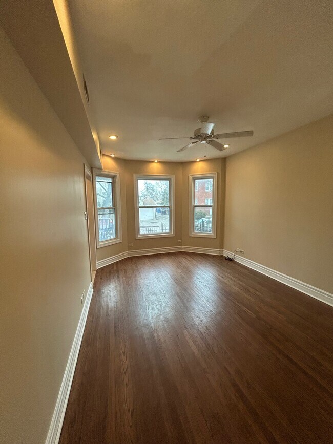 Foto del edificio - 3849 W School St