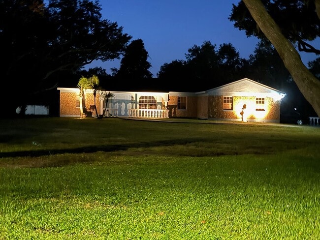 Foto del edificio - 3 bed/ 2 bath Beauty!