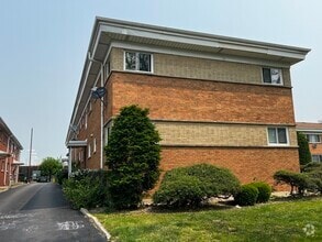 Building Photo - 1220 Carol St