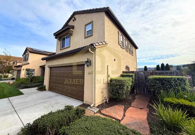 Building Photo - 2050 Green Ridge Cir