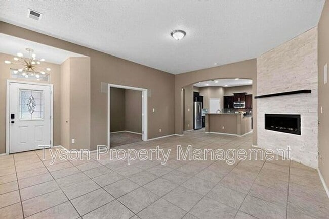 Foto del edificio - 8605 Mock Heather Rd NW
