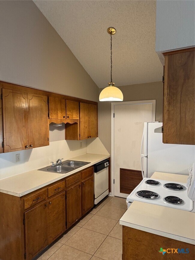 Building Photo - 1713 Mona Dr