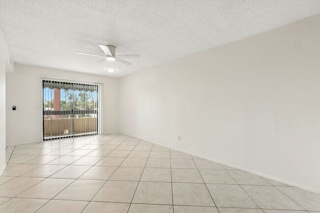 Foto del edificio - 1201 S McClintock Dr