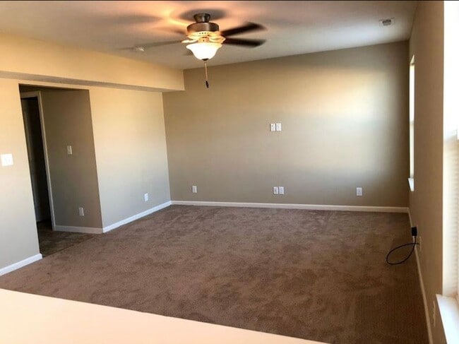 Building Photo - Spacious 4-Bedroom Home with Loft, Fenced Backyard & Modern Finishes