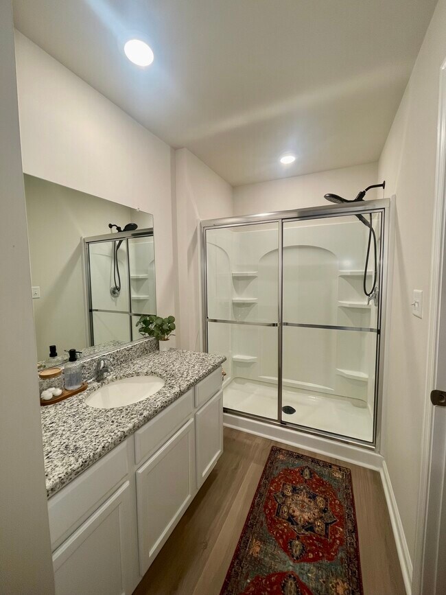 Master Bath - 1517 Auckland Ct