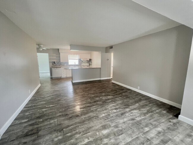 Foto del edificio - Darling Updated 3BD/1BTH Home in Holiday!
