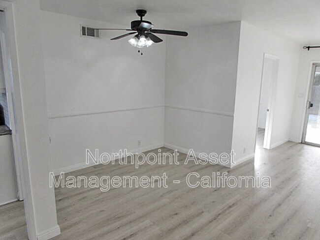 Foto del edificio - 6022 Grand Ave