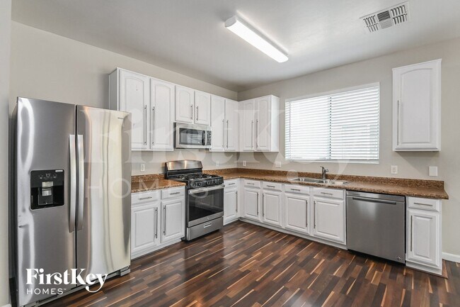 Building Photo - 7595 E Cholla Overlook Dr