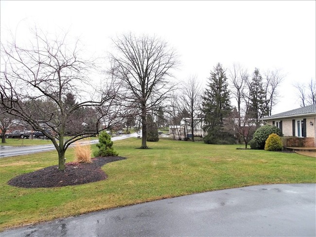 Building Photo - 54 Farmland Rd