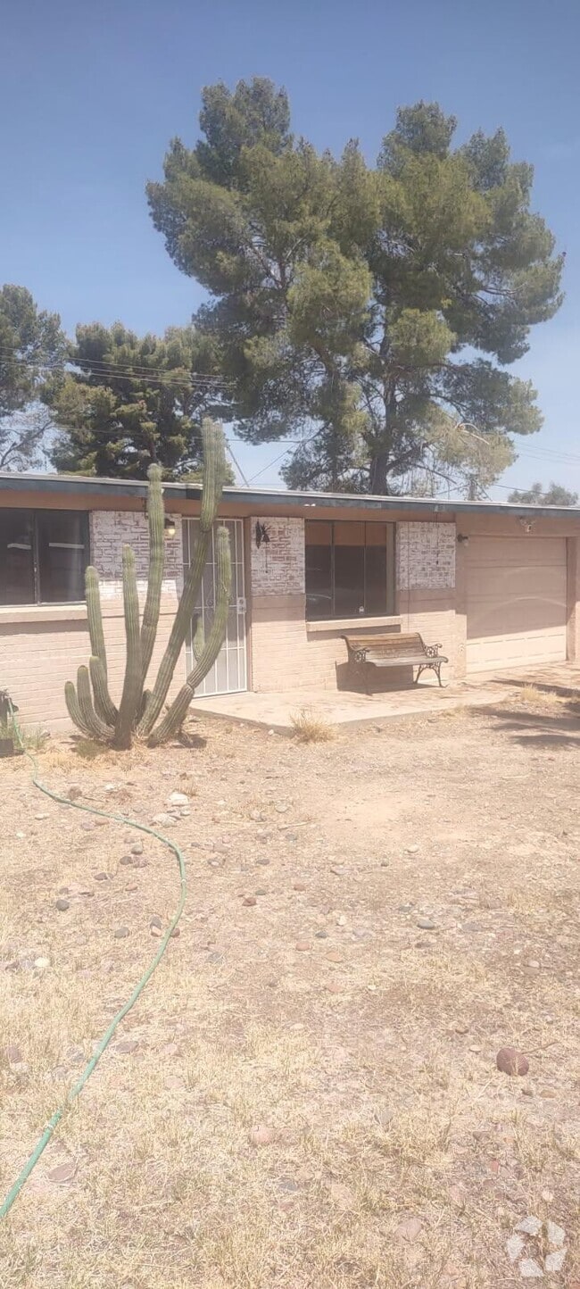 Building Photo - 1334 S Rosemont Ave