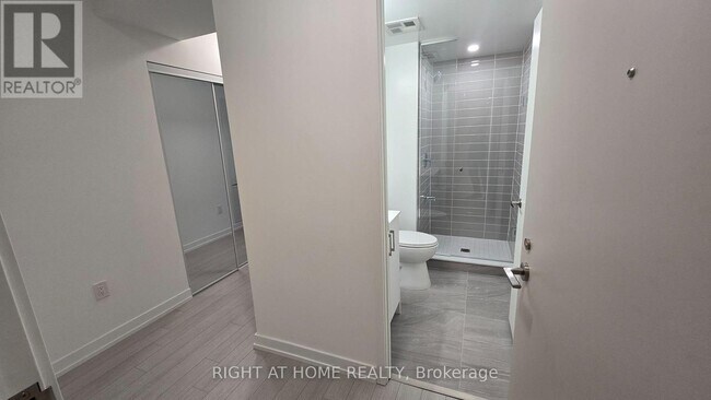 Photo du bâtiment - 4010 Eglinton Ave W