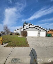 Building Photo - 617 Castle Oaks Dr
