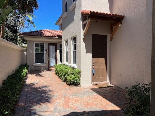 Building Photo - 1820 Flower Dr