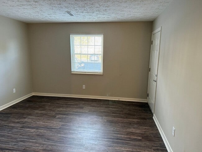 Building Photo - 8721 Gleason Dr