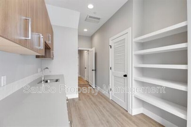 Foto del edificio - 22415 SW Pine St
