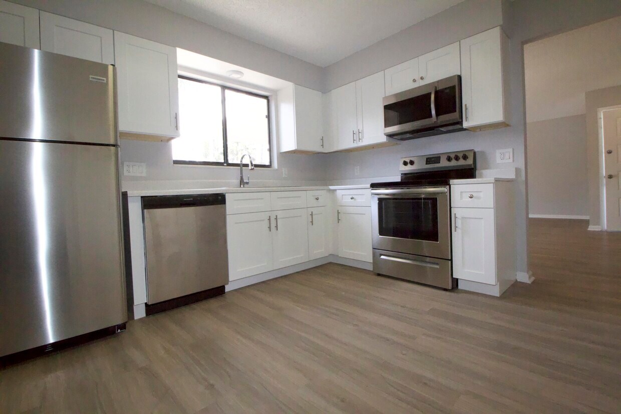 Primary Photo - 9206 Roan Ln