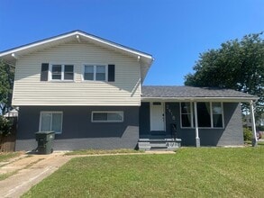 Building Photo - 2918 Somerset Ln