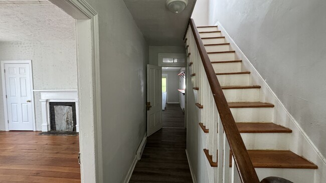 Building Photo - 812 Rivermont Ave