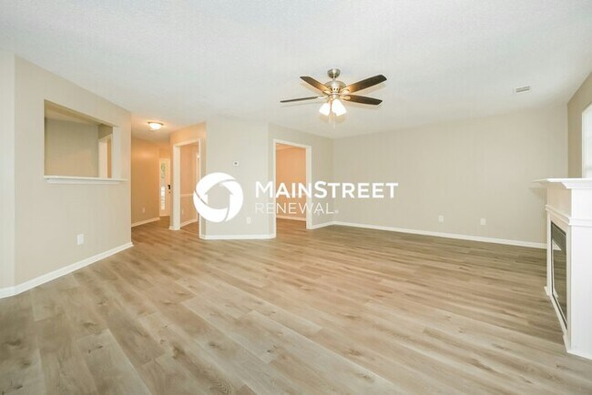 Foto del edificio - 4 Bedroom Pet-Friendly Home in HAMPTON, GA with Main Street Renewal