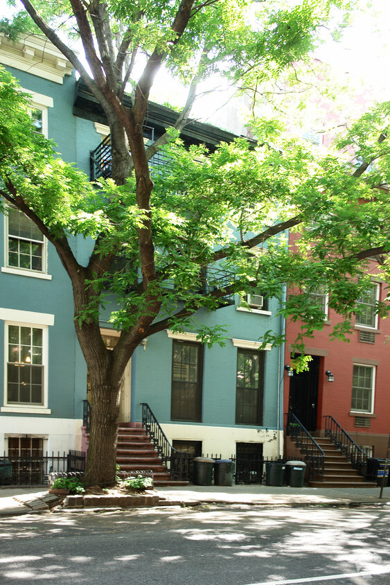 Building Photo - 351 W 21st St
