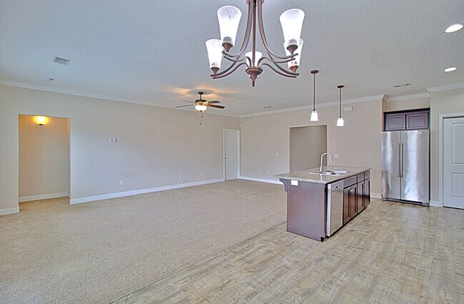 Building Photo - 147 Rimes Ave SE