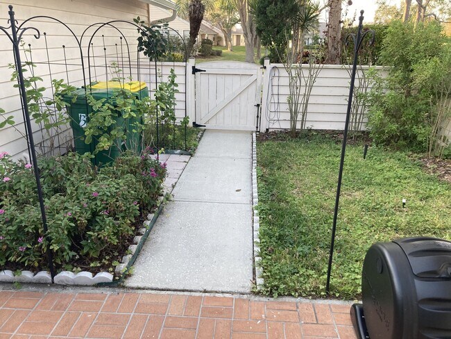 Building Photo - 3/2 Remodeled Duplex in Suntree
