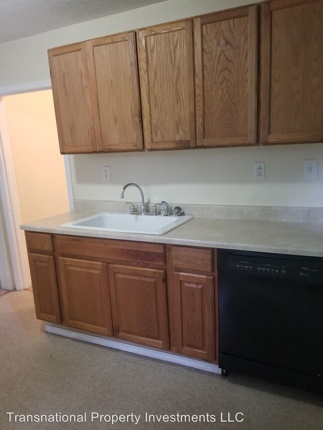 Building Photo - 3 br, 1 bath House - 917 Woodview Rd.