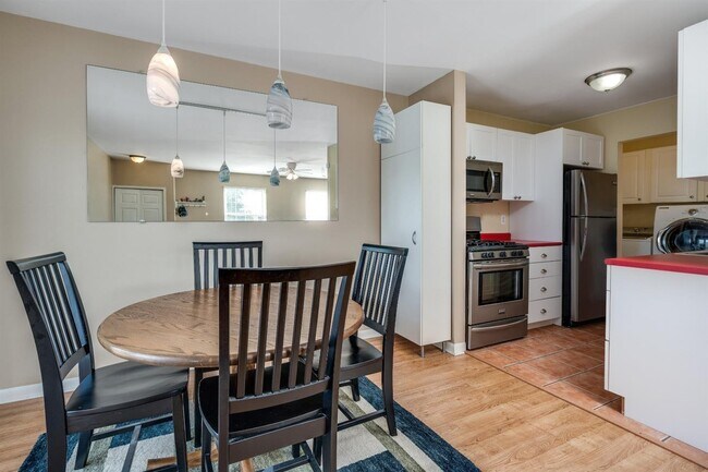 Building Photo - 2728 Glenbridge Ct
