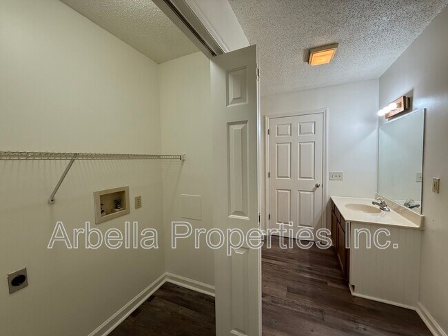 Foto del edificio - 119 Rowe Ln