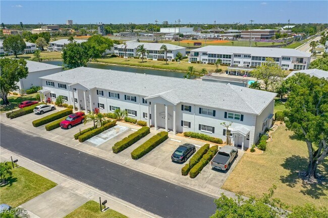 Foto del edificio - 1473 Saddle Woode Dr