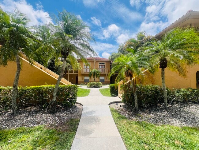 Building Photo - 4791 Via Palm Lakes Via