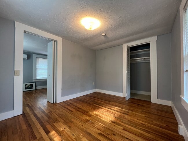 Foto del edificio - 227 Maple St