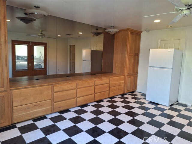 Foto del edificio - 302 N Griffith Park Dr