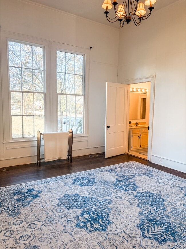 Foto del edificio - 117 E Main St