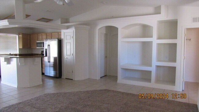 Building Photo - 3 Bed 2 Bath 2 Car Garage