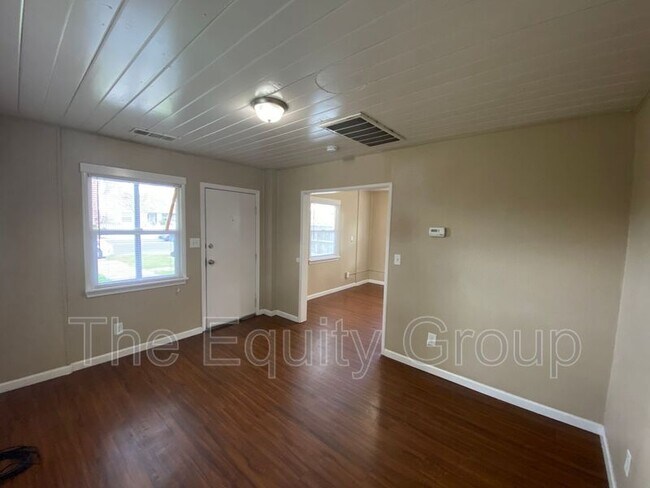 Foto del edificio - 821 W Houston Ave