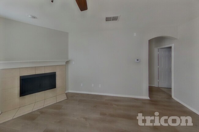 Foto del edificio - 3005 Glenrose Dr