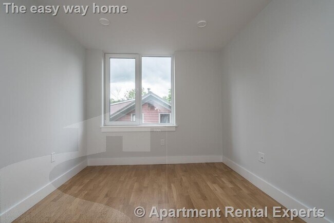 Building Photo - 334 Harvard St