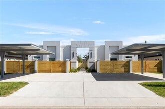 Building Photo - 18 Monaco Dr