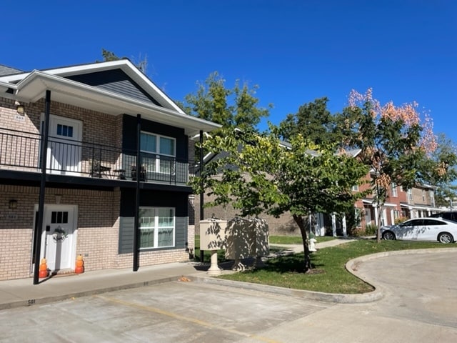 Building Photo - 1401 Poplar St