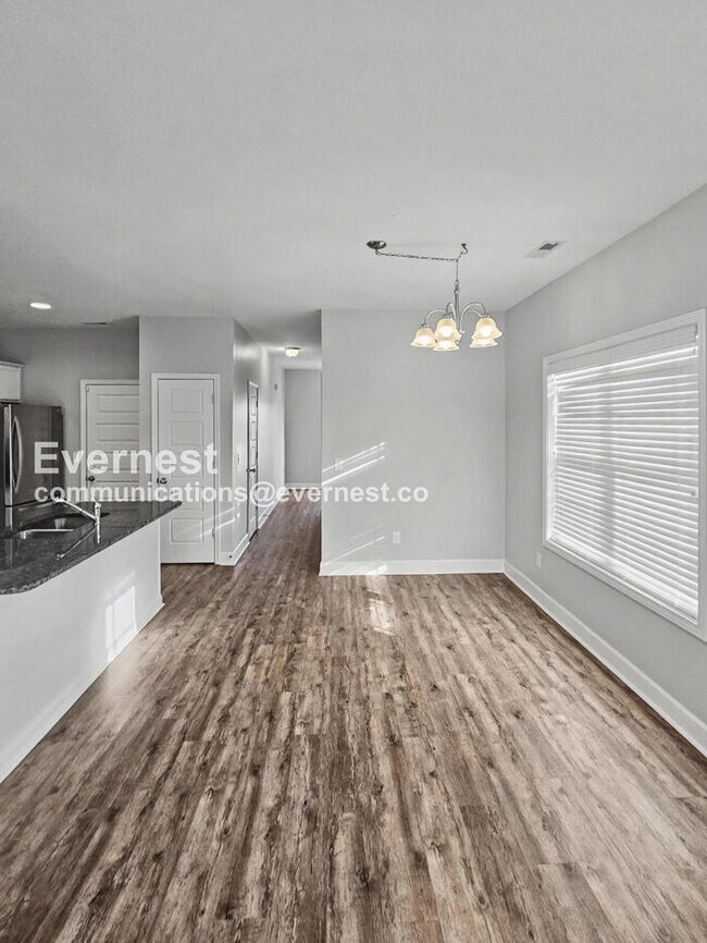 Foto del edificio - 3 Bed, 2.5 Bath Home with Attached Garage / Coming Soon!