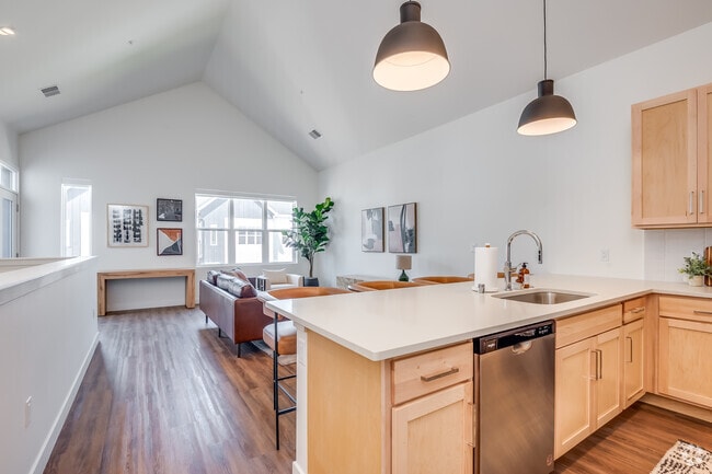 1BR, 1BA - 836SF - Kitchen - The Emree
