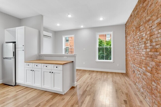 Photo - 1916 Poplar St Apartment