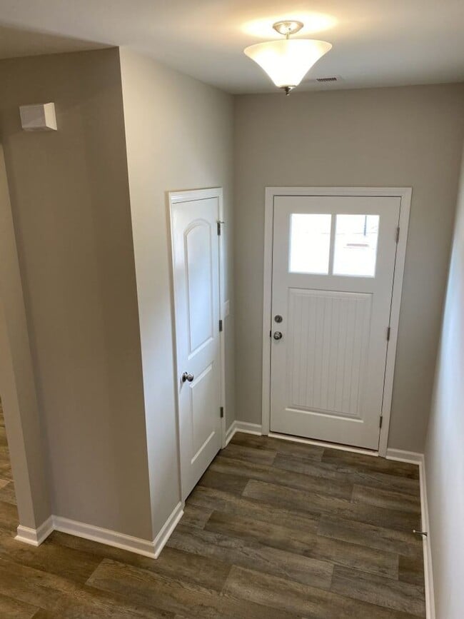 Foto del edificio - End Unit 2 Story Townhome in Huntersville