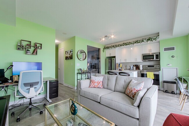 Photo du bâtiment - 165-1165 Legion Rd N