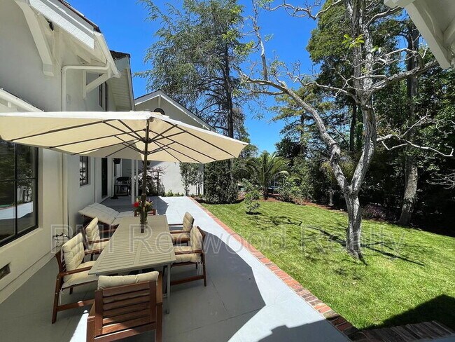 Foto del edificio - 101 Acacia Ln