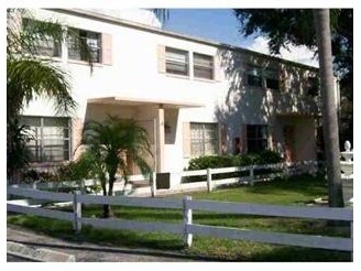Primary Photo - Las Palmas Townhomes