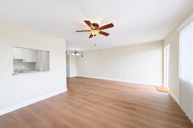 Foto del edificio - 700 Village Green Ct