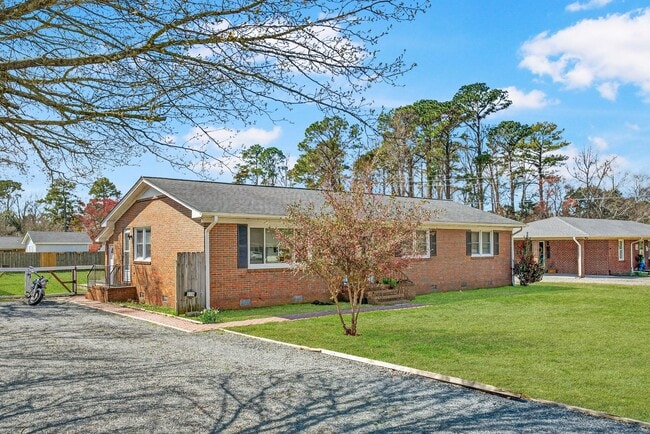 Building Photo - 118 Jamaica Dr