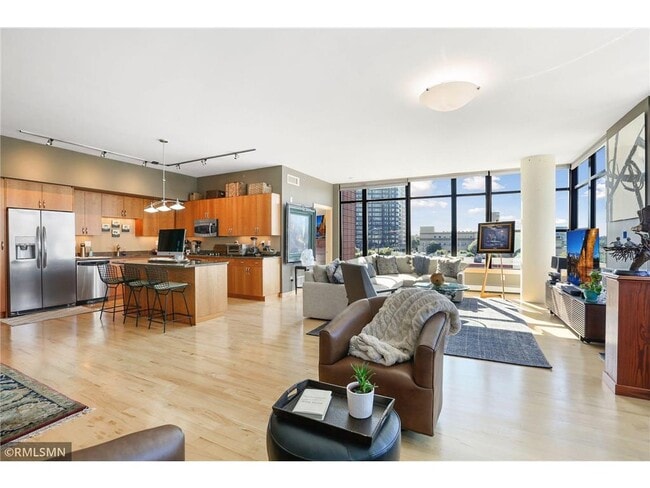 Foto del edificio - 215 10th Ave S